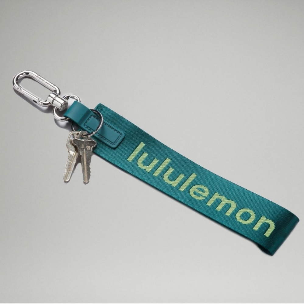 NWOT Lululemon Never Lost Keychain